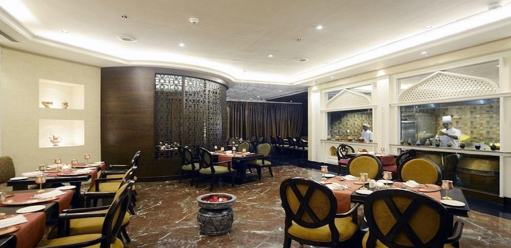 Sayaji Raipur Hotel Exterior photo