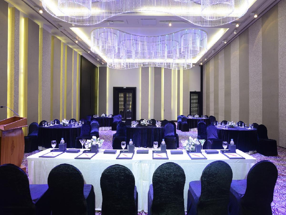 Sayaji Raipur Hotel Exterior photo