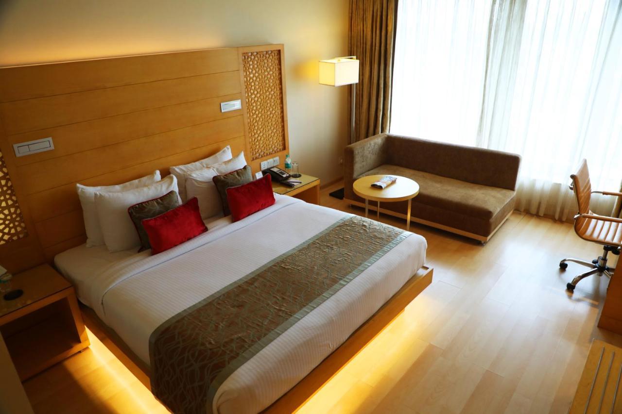 Sayaji Raipur Hotel Exterior photo