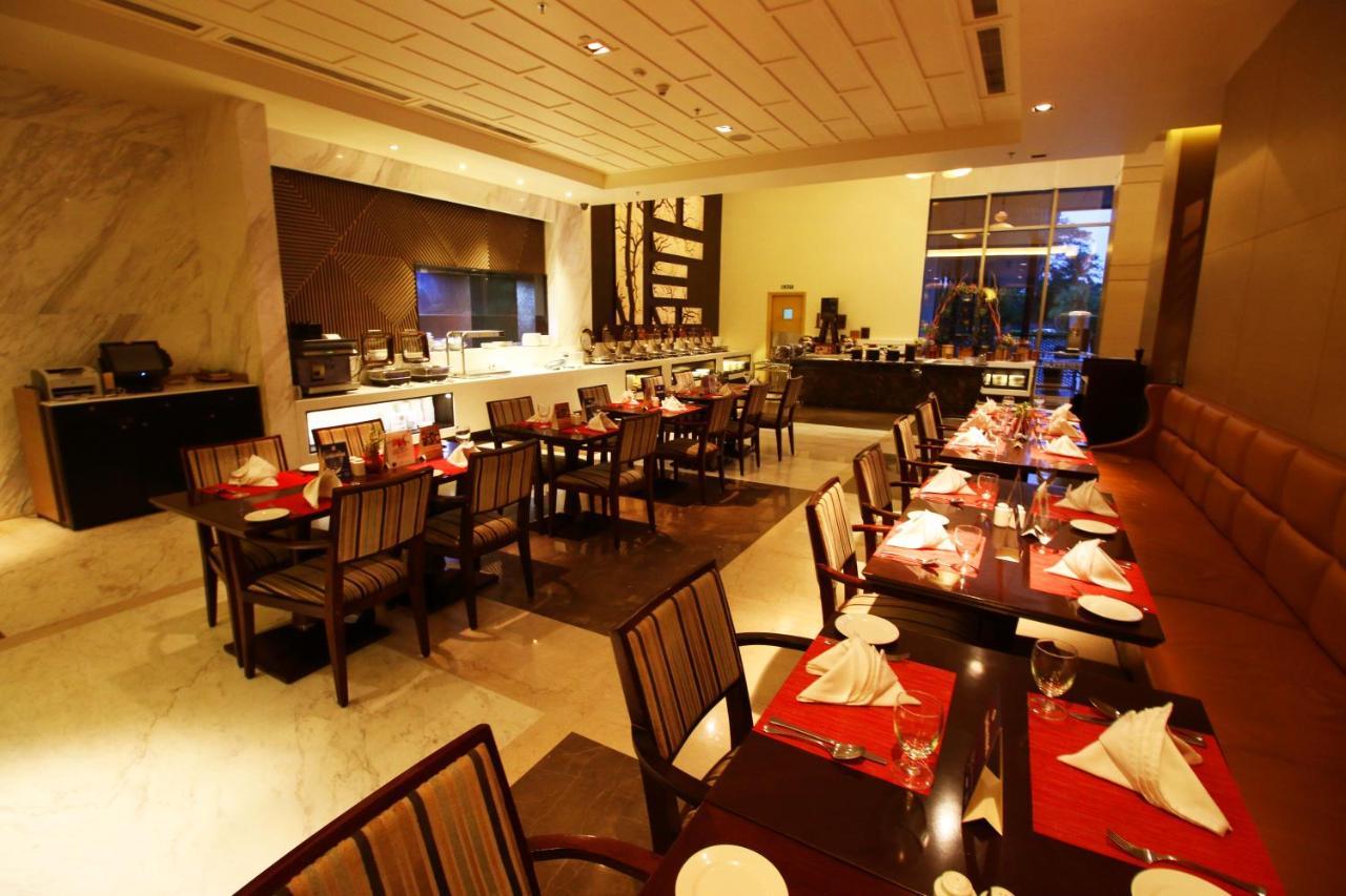 Sayaji Raipur Hotel Exterior photo